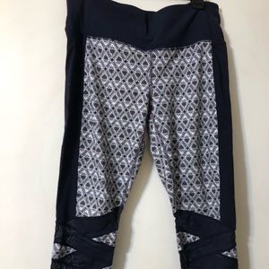 Athleta Navy and White crop legging